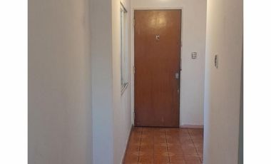 SAN JUSTO (CENTRO), DEPTO. DE 3 AMB. 2° PISO POR ESCALERA
