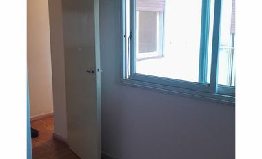 SAN JUSTO (CENTRO), DEPTO. DE 3 AMB. 2° PISO POR ESCALERA