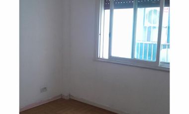 SAN JUSTO (CENTRO), DEPTO. DE 3 AMB. 2° PISO POR ESCALERA