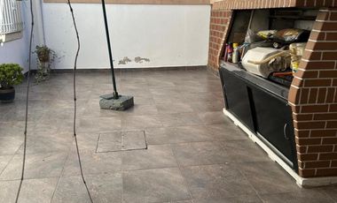 VENTA IMPORTANTE PROPIEDAD MAS DEPARTAMENTO EN PLANTA ALTA