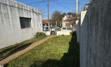 Casa tres ambientes a la venta en Bella Vista