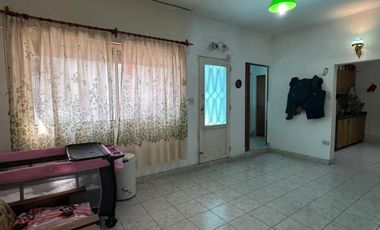 Casa tres ambientes a la venta en Bella Vista