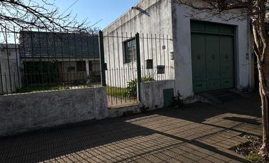 Casa tres ambientes a la venta en Bella Vista