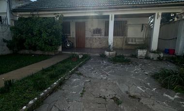 Casa tres ambientes a la venta en Bella Vista