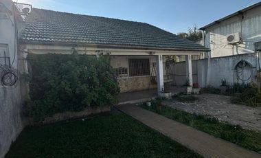 Casa tres ambientes a la venta en Bella Vista