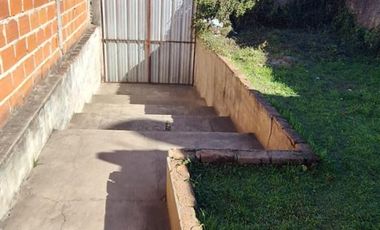 VENTA, oportunidad de inversion, DOS deptos, cochera, amplio espacio para seguir construyendo