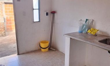 VENTA, oportunidad de inversion, DOS deptos, cochera, amplio espacio para seguir construyendo