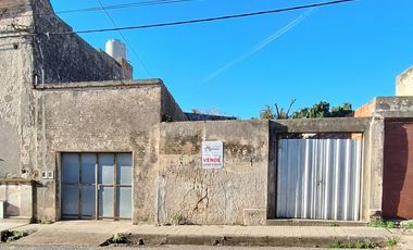 VENTA, oportunidad de inversion, DOS deptos, cochera, amplio espacio para seguir construyendo