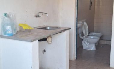 VENTA, oportunidad de inversion, DOS deptos, cochera, amplio espacio para seguir construyendo