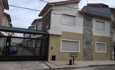 DUPLEX 3 AMB. C/COCHERA PARA RECICLAR