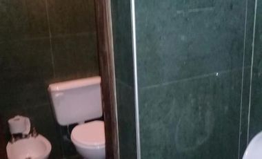 Casa antigua a metros del Bv. Pellegrini