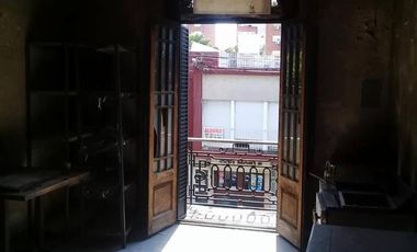 Casa antigua a metros del Bv. Pellegrini