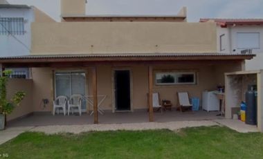 VENDO CASA A ESTRENAR CUATRO AMBIENTES EN MIRAMAR