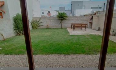 VENDO CASA A ESTRENAR CUATRO AMBIENTES EN MIRAMAR