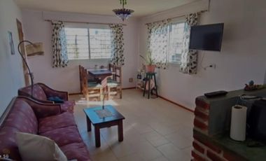 VENDO CASA 4 AMB CON TROTADORA PARA 2 AUTOS