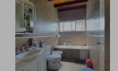 VENDO CASA 7 AMB CON PISCINA
