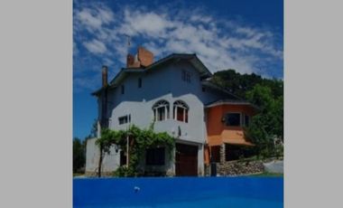 VENDO CASA 7 AMB CON PISCINA