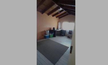 VENDO CASA 7 AMB CON PISCINA