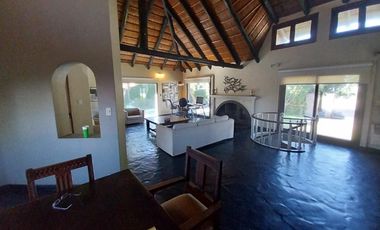 Excelentísima Casa- Quinta En Venta, La Coyunda 2600, Ituzaingó.