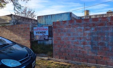 LOTE DE TERRENO DE 10x30 CON CONSTRUCCION