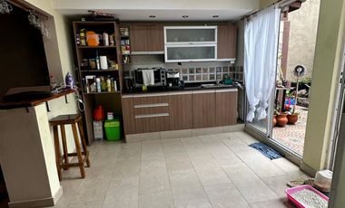 VENTA - TAPIALES - LINDO PH CON PATIO QUINCHO y GARAJE