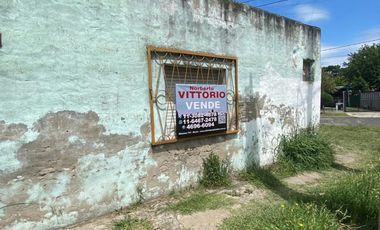 VENTA CASA AMERICANA A RECICLAR EN MORÓN