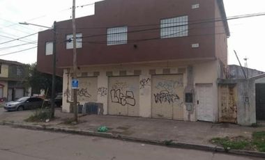 BLOCK EN VENTA DE 3 LOCALES + 5 DEPARTAMENTOS - ITUZAINGO