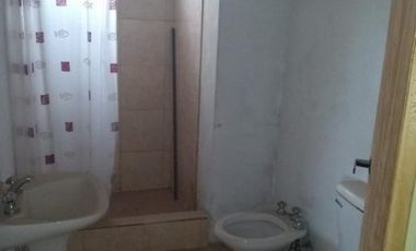 BLOCK EN VENTA DE 3 LOCALES + 5 DEPARTAMENTOS - ITUZAINGO