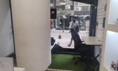 Local Doble Altura, a Metros de Avenida Corrientes - Excelente