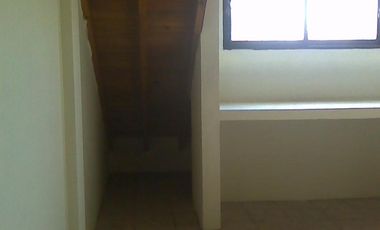 Departamento en ALQUILER APTO PROFESIONAL en primer piso por escalera en Glew Centro.