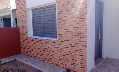Venta a Estrenar Galpón 260m2 oficina 60m2 pérgola triple 40m2 Escritura en Villa Adela U$S95.000.