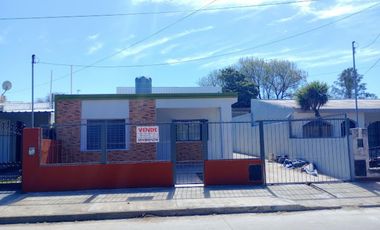 Venta a Estrenar Galpón 260m2 oficina 60m2 pérgola triple 40m2 Escritura en Villa Adela U$S95.000.