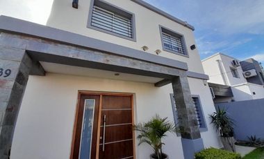 Impecable Casa 5 Ambientes En Alquiler, Bagnat 1100, Ituzaingó