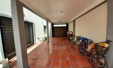 Impecable Casa 5 Ambientes En Alquiler, Bagnat 1100, Ituzaingó