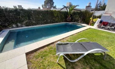 Impecable Casa 5 Ambientes En Alquiler, Bagnat 1100, Ituzaingó