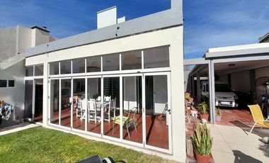 Impecable Casa 5 Ambientes En Alquiler, Bagnat 1100, Ituzaingó