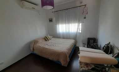 Impecable Casa 5 Ambientes En Alquiler, Bagnat 1100, Ituzaingó