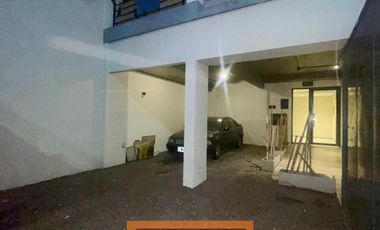 EXCELENTE COCHERA EN CASEROS - TRES DE FEBRERO