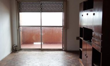 DEPARTAMENTO DE 3 AMBIENTES CON BALCON EN FLORES
