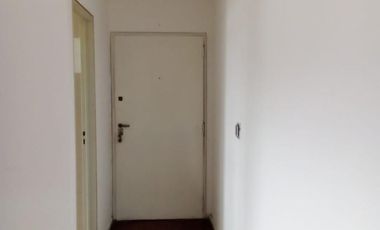DEPARTAMENTO DE 3 AMBIENTES CON BALCON EN FLORES