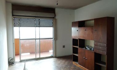 DEPARTAMENTO DE 3 AMBIENTES CON BALCON EN FLORES