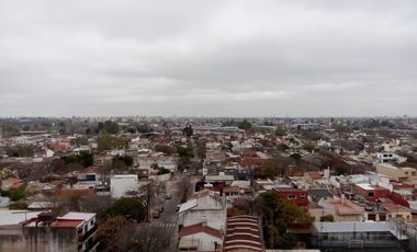 DEPARTAMENTO DE 3 AMBIENTES CON BALCON EN FLORES