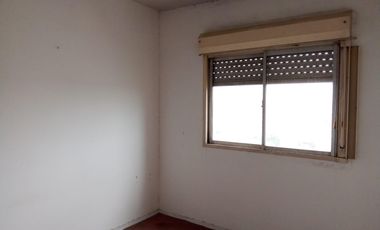 DEPARTAMENTO DE 3 AMBIENTES CON BALCON EN FLORES