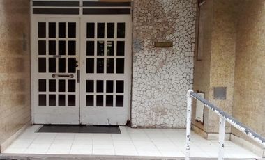 DEPARTAMENTO DE 3 AMBIENTES CON BALCON EN FLORES