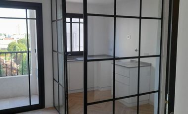 Venta DOS AMBIENTES con balcón Edificio de Categoría