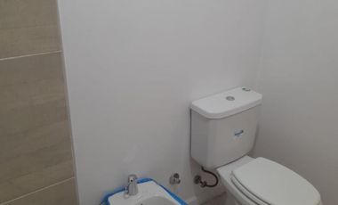 Venta DOS AMBIENTES con balcón Edificio de Categoría