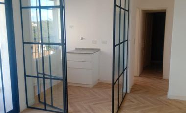 Venta DOS AMBIENTES con balcón Edificio de Categoría