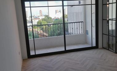 Venta DOS AMBIENTES con balcón Edificio de Categoría
