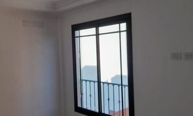 Venta DOS AMBIENTES con balcón Edificio de Categoría