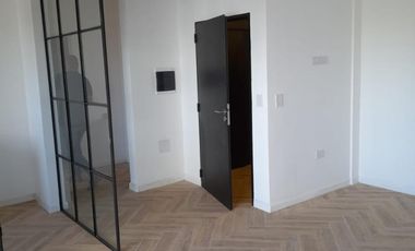 Venta DOS AMBIENTES con balcón Edificio de Categoría